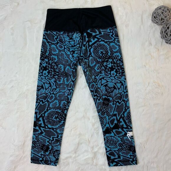 Women’s Venum capri leggings - Picture 2 of 6